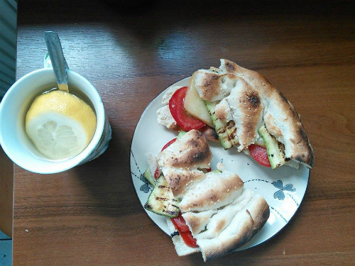 sandvis cu haloumi si dovlecel